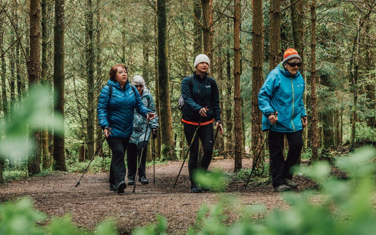 Đi bộ kiểu Bắc Âu – nâng cao tinh thần và giảm căng thẳng